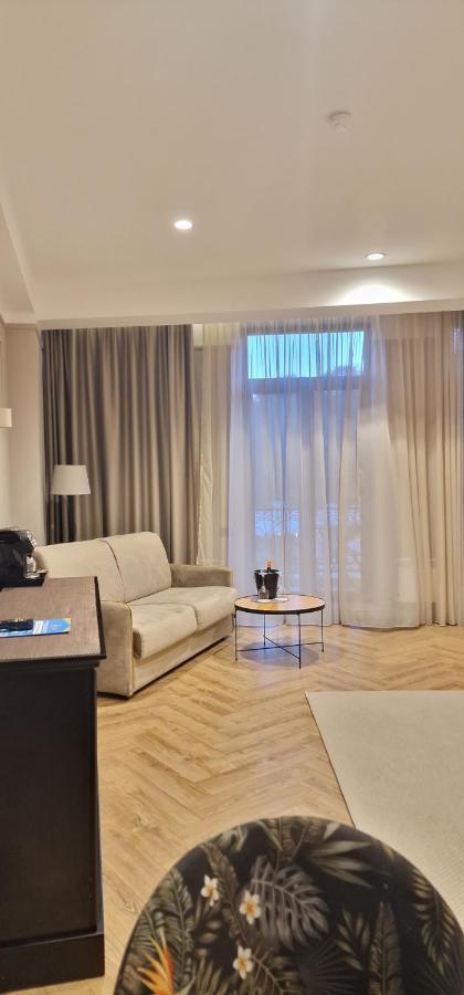 Alnis Boutique Villa Constanta Bagian luar foto